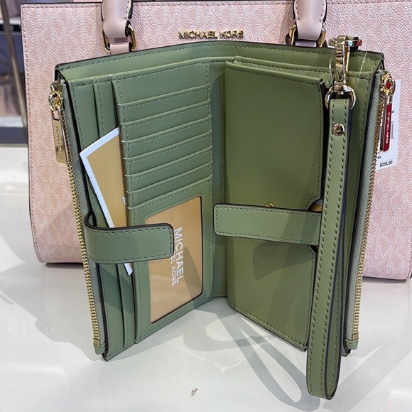 MICHAEL KORS JET SET TRAVEL 35S3GTVW7J LIGHT SAGE LG DOUBLE ZIP WRISTLET-WALLET - Picture 11 of 16